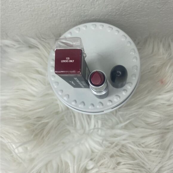 $14 🌙 Mac Cosmetics Amplified Crème Lipstick In Shade Lovers Only #135 - Picture 4 of 9